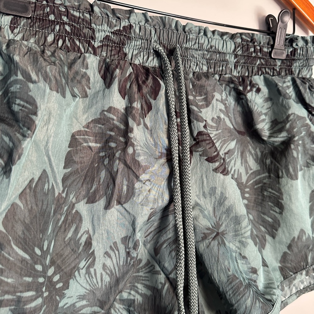 Aerie Leaf Pattern Drawstring Athletic Shorts Siz… - image 4